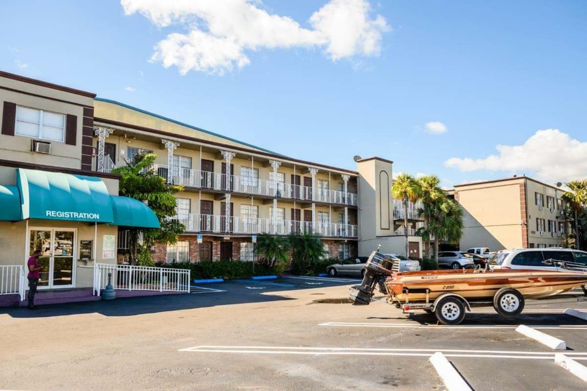 Executive Economy Lodge Pompano Beach Buitenkant foto